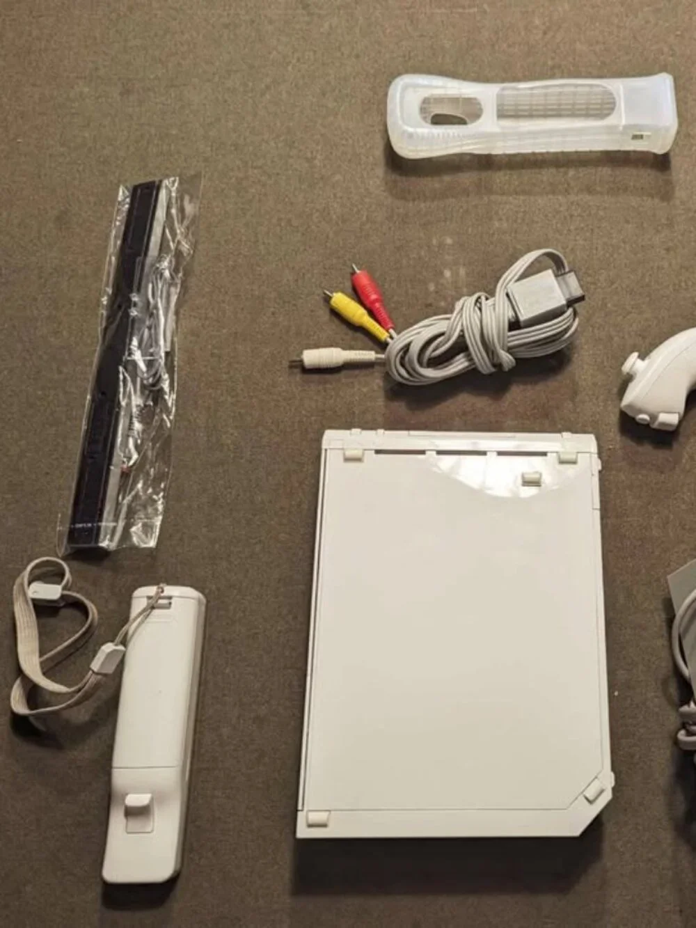 intendo wii - console runs great - with all new hook-ups comes with accessories